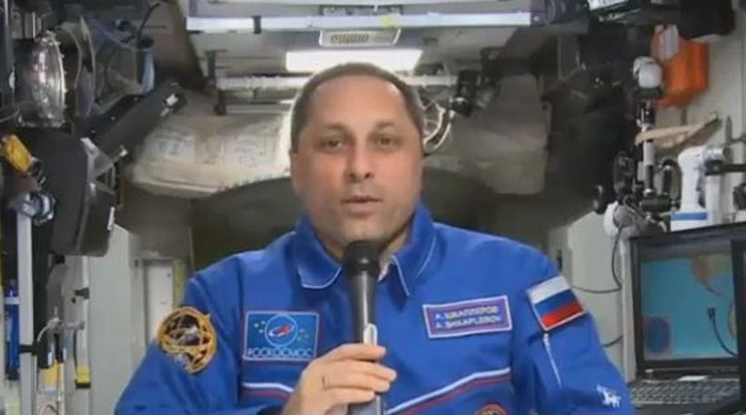 Μοναδικό βίντεο! Ρώσος κοσμοναύτης εξυμνεί τη χώρα μας και τον… Νταλάρα από το διάστημα!